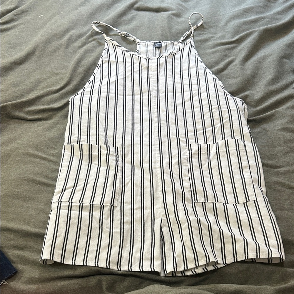 Flowy overall shorts